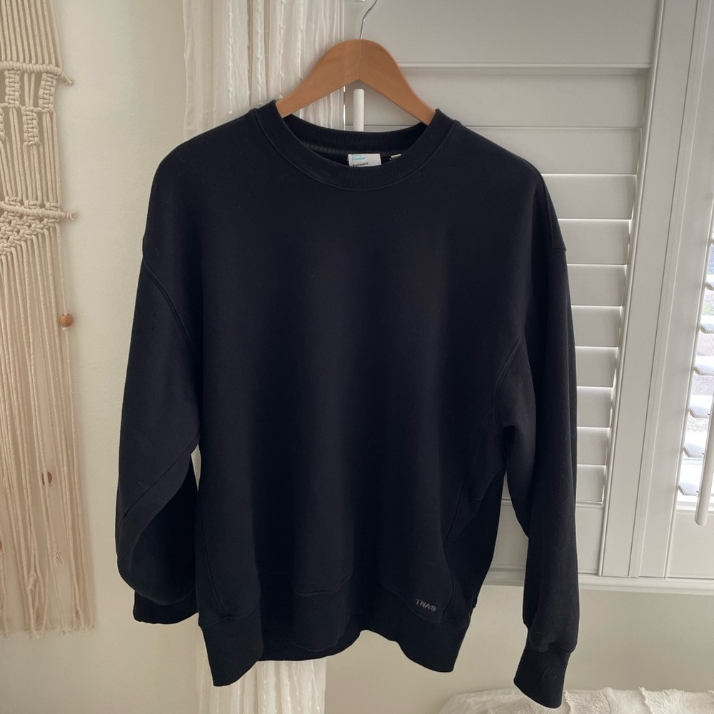Black aritzia crewneck